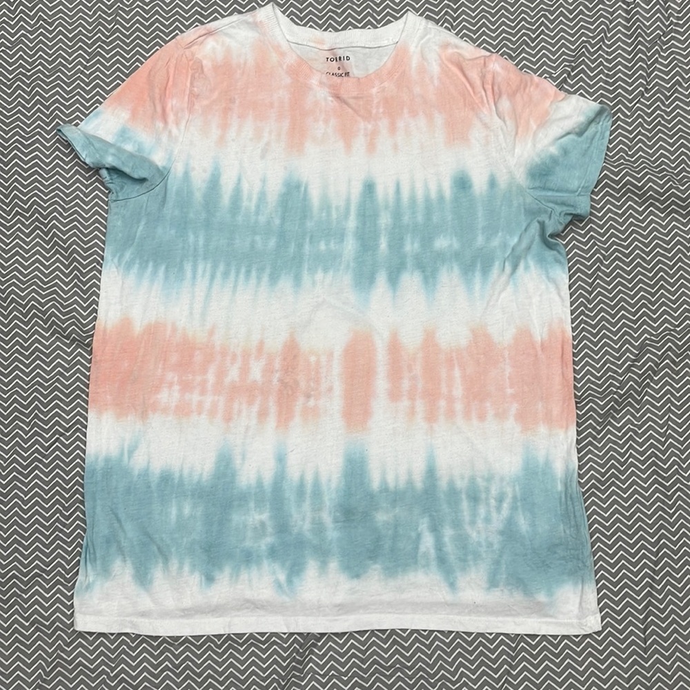 Torrid Classic Fit tie-dye short sleeve tee